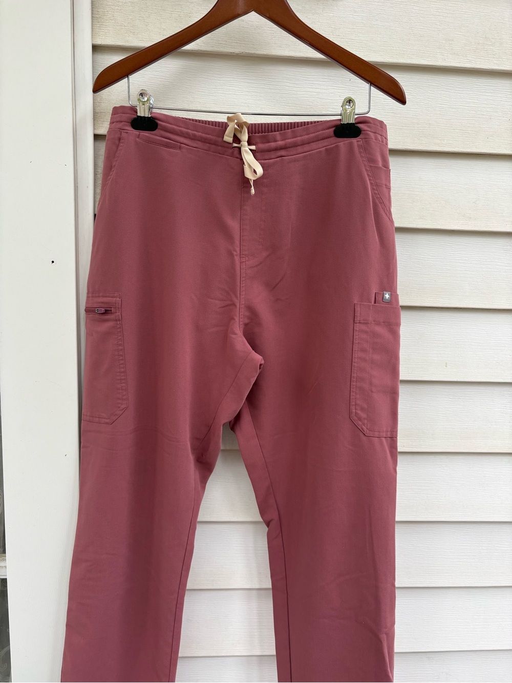 FIGS Women’s Mauve Yola scrub pants. TW2000R. EUC. PO 1552.